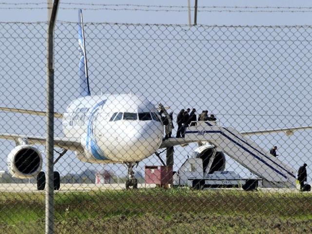 Passengers evacuate a hijacked EgyptAir Airbus 320 plane at Larnaca airport, Cyprus. (Reuters Photo) Passengers evacuate a hijacked EgyptAir Airbus 320 plane at Larnaca airport, Cyprus. (Reuters Photo)