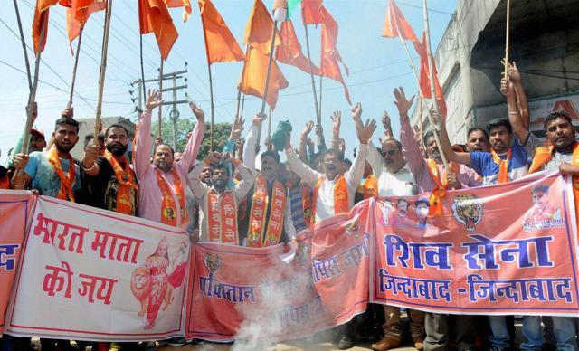 Members of the hiv Sena hold a protest against Pakistan's JIT near the Pathankot base on Tuesday. (PTI)
