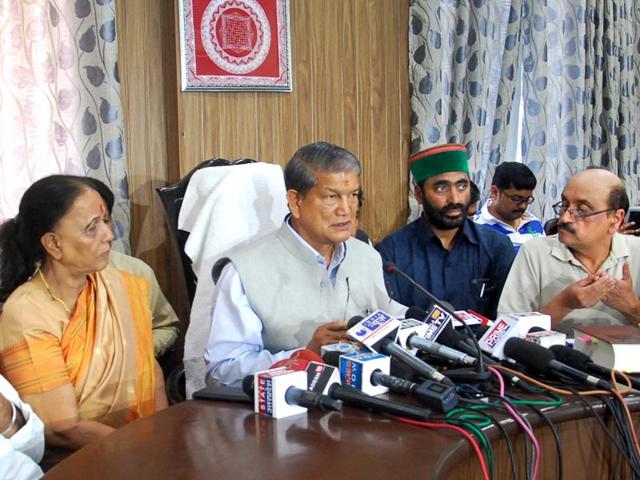 Former CM Harish Rawat addresses a press conference in Dehradun. (Hindustan Times Photo) Former CM Harish Rawat addresses a press conference in Dehradun. (Hindustan Times Photo)