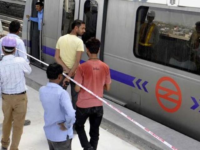 Woman attempts suicide at Chandni Chowk metro station | Latest News Delhi -  Hindustan Times