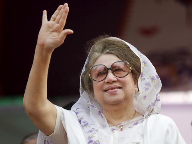 Bangladesh Nationalist Party (BNP) chief Khaleda Zia waves to activists at a rally in Dhaka in this file picture from January 2014. A Bangladeshi court issued an arrest warrant on Wednesday for the former prime minister over a deadly firebombing attack last year. (Reuters) Bangladesh Nationalist Party (BNP) chief Khaleda Zia waves to activists at a rally in Dhaka in this file picture from January 2014. A Bangladeshi court issued an arrest warrant on Wednesday for the former prime minister over a deadly firebombing attack last year. (Reuters)