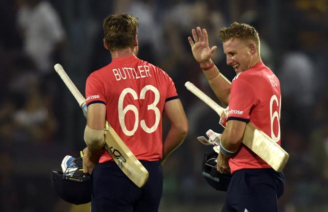 Jos Buttler and Joe Root exchange high fives after their win. (Virendra Singh Gosain/HT Photo) 