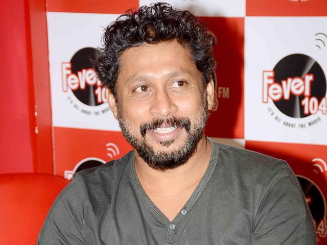 Filmmaker Shoojit Sircar says that actor Amitabh Bachchan behaves like a child when he gets an interesting script Filmmaker Shoojit Sircar says that actor Amitabh Bachchan behaves like a child when he gets an interesting script