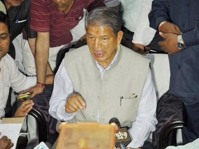 Uttarakhand chief minister Harish Rawat addresses the media in Dehradun on Tuesday.(PTI) Uttarakhand chief minister Harish Rawat addresses the media in Dehradun on Tuesday.(PTI)
