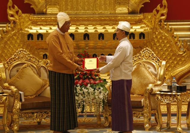 Myanmar's outgoing president Thein Sein (R) hands over the presidential seal to the country's new President Htin Kyaw (L) during the handover ceremony at the president house in Naypyidaw. (AFP) Myanmar's outgoing president Thein Sein (R) hands over the presidential seal to the country's new President Htin Kyaw (L) during the handover ceremony at the president house in Naypyidaw. (AFP)
