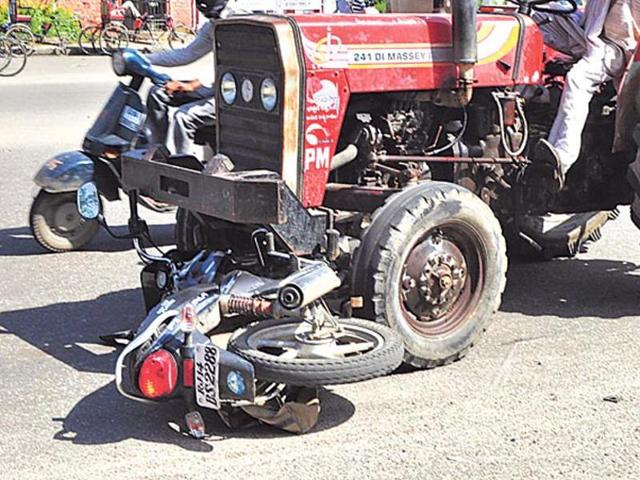 A road accident. (Only for representational purpose). The SC has approved guidelines to protect those who help road accident victims. (HT File photo) A road accident. (Only for representational purpose). The SC has approved guidelines to protect those who help road accident victims. (HT File photo)