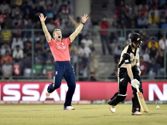 David Willey appeals unsuccessfully for the wicket of Martin Guptill. (Ajay Aggarwal/HT Photo) 