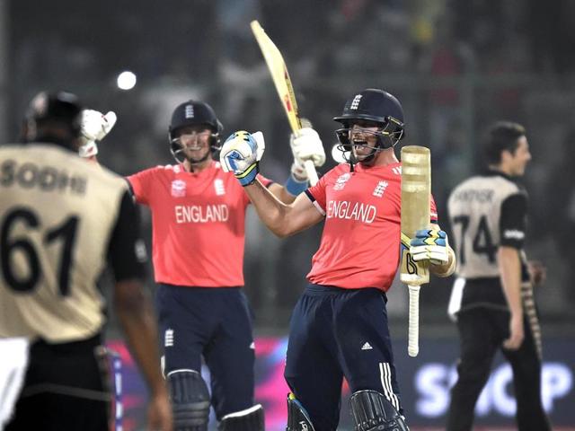 Joe Root and Jos Buttler rush to congratulate each other after the win. (Ajay Aggarwal/HT Photo) 