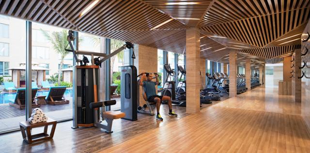 JW Marriott Sahar, offer an all night gym to non-resident members as well. Most don’t charge extra for use at night. JW Marriott Sahar, offer an all night gym to non-resident members as well. Most don’t charge extra for use at night.