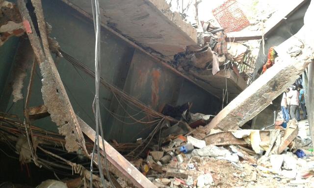 The news of flyover collapse broke around 1:50 PM. (Soumen Datta/HT Photo) The news of flyover collapse broke around 1:50 PM. (Soumen Datta/HT Photo)