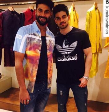 Kunal Rawal (left) personally likes to team printed overshirts with solid cottons tee or vests. (Photo: instagram.com/kunalrawaldstress) Kunal Rawal (left) personally likes to team printed overshirts with solid cottons tee or vests. (Photo: instagram.com/kunalrawaldstress)