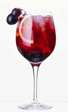 Every bar worth it’s liquor license makes a sangria (Photo: Shutterstock) Every bar worth it’s liquor license makes a sangria (Photo: Shutterstock)