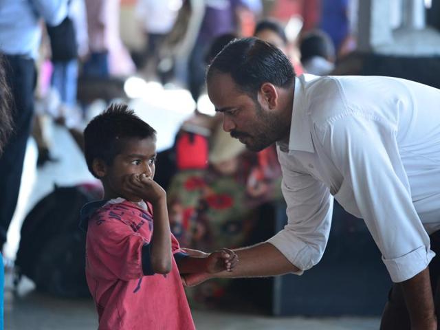 A team of vendors, porters and auto drivers in Bhopal work with the police to monitor railway stations 24x7 to find and rescue runaway and missing children.(Mujeeb Faruqui/ HT file)