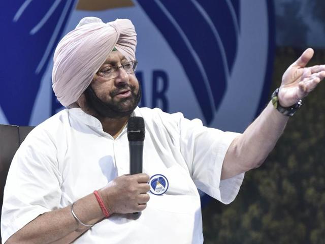 Punjab congress chief Capt Amarinder Singh interacting with youths during ‘Coffee with Capt’ in Amritsar on Wednesday. (Gurpreet Singh/HT Photo) Punjab congress chief Capt Amarinder Singh interacting with youths during ‘Coffee with Capt’ in Amritsar on Wednesday. (Gurpreet Singh/HT Photo)