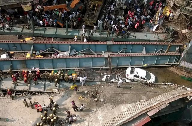 A general view of the collapsed flyover in Kolkata. (REUTERS) A general view of the collapsed flyover in Kolkata. (REUTERS)