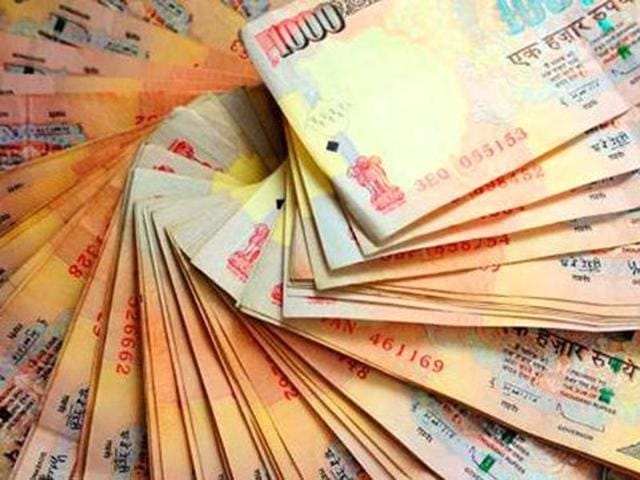 Mallya’s Rs 9000 crore loan default is just the tip of a corporate debt distress iceberg. 72 companies with a total debt of Rs 5.53 lakh crore have not earned enough to make loan repayments in the past two years.(HT Archive) Mallya’s Rs 9000 crore loan default is just the tip of a corporate debt distress iceberg. 72 companies with a total debt of Rs 5.53 lakh crore have not earned enough to make loan repayments in the past two years.(HT Archive)