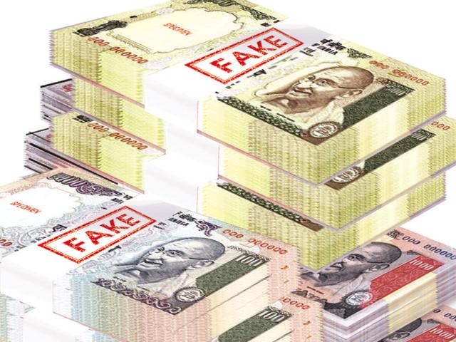 A major chunk of the fake currency -- Rs3 lakh -- was seized by unit 9 of the crime branch. (HT) A major chunk of the fake currency -- Rs3 lakh -- was seized by unit 9 of the crime branch. (HT)