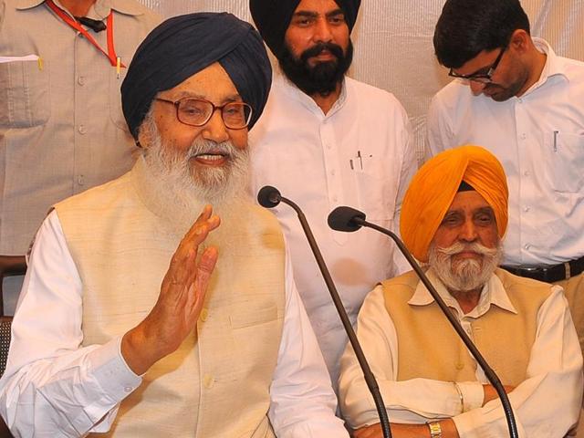 Chief minister Parkash Singh Badal on Friday slammed the Aam Aadmi Party (AAP) calling it “a band of fugitives”. (HT Photo) Chief minister Parkash Singh Badal on Friday slammed the Aam Aadmi Party (AAP) calling it “a band of fugitives”. (HT Photo)