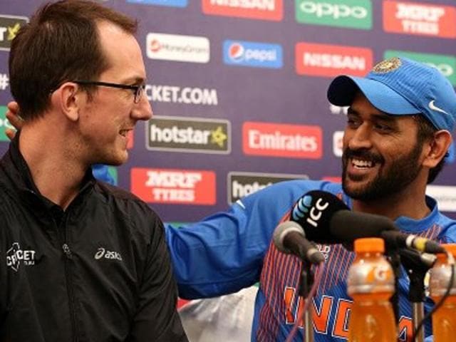 Speaking at a news conference after his team’s loss to West Indies in the World T20 semifinal on Thursday, Dhoni invited a foreign journalist on to the stage before answering a question over plans to hang up his boots.(Photo: Twitter)