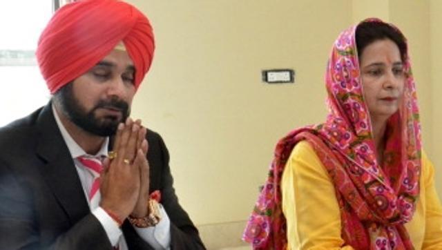 Navjot Singh Sidhu and wife Dr Navjot Kaur Sidhu at their house in Amritsar. (HT File Photo)