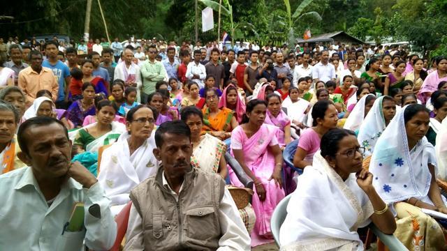 People at Sonowal’s rally in Majuli. (Subhendu Ghosh/HT Photo)