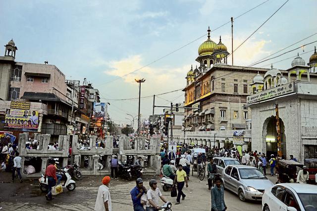 The redevelopment of crowded Chandni Chowk was started in 2014 but couldn’t progress due to the lack of coordination among stakeholders(Sonu Mehta/ HT Photo) The redevelopment of crowded Chandni Chowk was started in 2014 but couldn’t progress due to the lack of coordination among stakeholders(Sonu Mehta/ HT Photo)