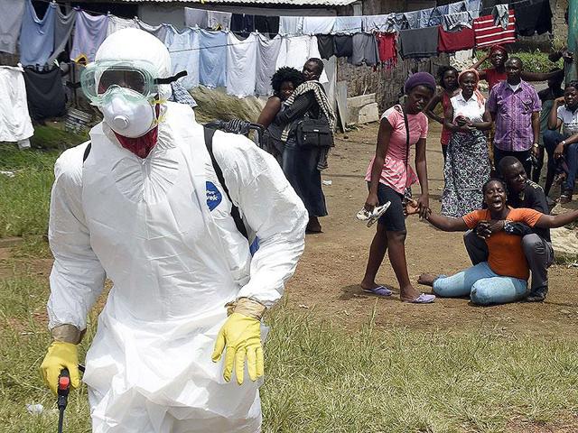 A health worker after examining the inhabitants of a Liberian village. (AFP Photo) A health worker after examining the inhabitants of a Liberian village. (AFP Photo)