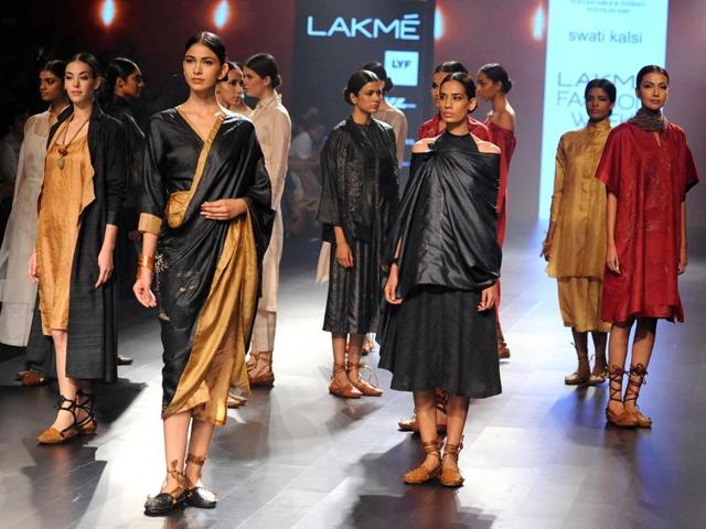The glamour of Sujani embroidery came alive in Swati Kalsi’s earthy collection. Her range ‘Monad’ was an ode to the beautiful traditional embroidery and fabulous handwoven fabrics. (AFP) The glamour of Sujani embroidery came alive in Swati Kalsi’s earthy collection. Her range ‘Monad’ was an ode to the beautiful traditional embroidery and fabulous handwoven fabrics. (AFP)