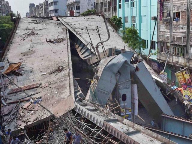 An under construction flyover collapses in Kolkata on Thursday.(PTI Photo)