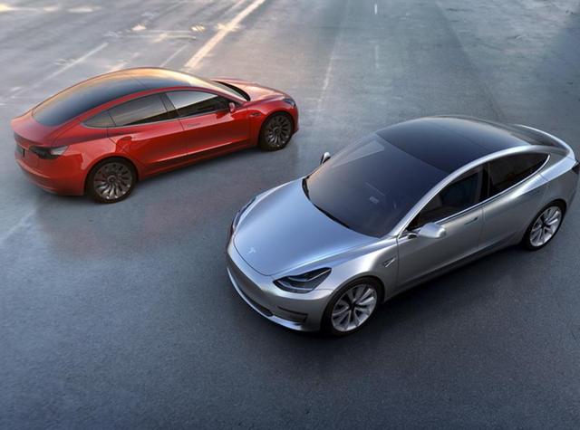 People wait in line near a Tesla Motors store in Pasadena, California, to place deposits on the electric car company's mid-priced Model 3 on Friday.(Reuters) People wait in line near a Tesla Motors store in Pasadena, California, to place deposits on the electric car company's mid-priced Model 3 on Friday.(Reuters)
