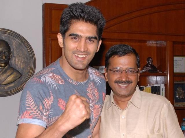 Professional boxer and Olympic medallist Vijender Singh called on the Delhi chief minister Arvind Kejriwal on Friday at the Delhi Secretariat. (HT Photo)