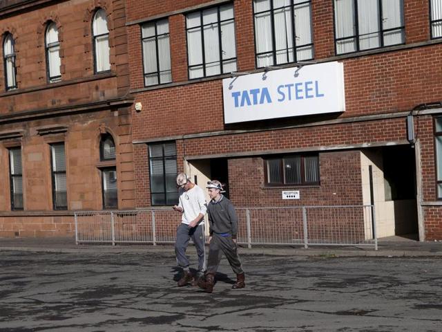 Workers leave the Tata Steel plant in Motherwell, Scotland, Britain in this October(REUTERS File Photo) Workers leave the Tata Steel plant in Motherwell, Scotland, Britain in this October(REUTERS File Photo)