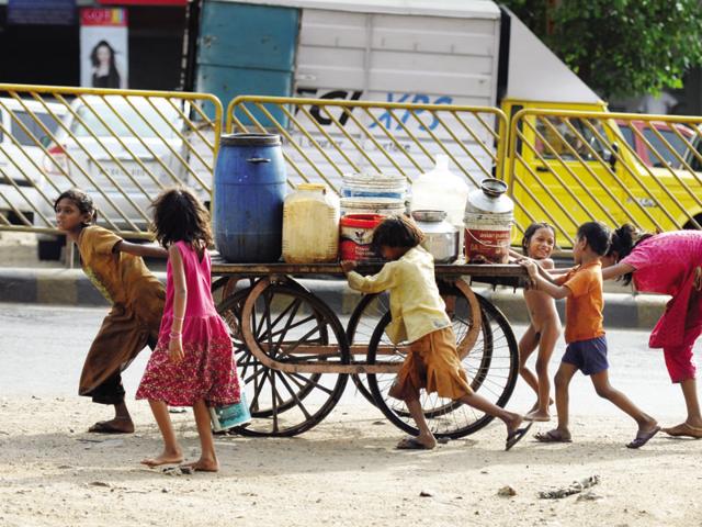 Due to acute shortage of water, authorities in Maharashtra’s Latur district have clamped Section 144 of CrPC as a preventive measure to tackle possible violence over water. (Arijit Sen/ HT Photo) Due to acute shortage of water, authorities in Maharashtra’s Latur district have clamped Section 144 of CrPC as a preventive measure to tackle possible violence over water. (Arijit Sen/ HT Photo)