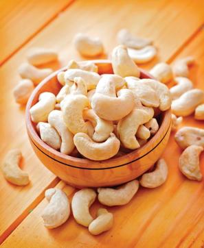 Though higher in calories than other nuts, the fat in cashews is of the heart-healthy, monounsaturated kind (Shutterstock)