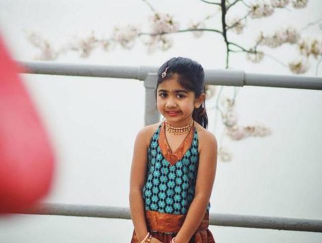 An adorable with a crooked smile for the camera near Tidal Basin, Washington DC. (Instagram/ntmain) 