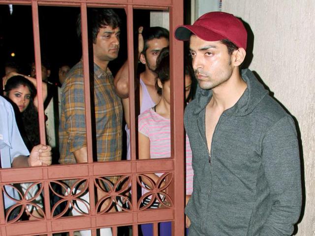 Gurmeet Chaudhary leaving the hospital. (HT Photo/Yogen Shah) Gurmeet Chaudhary leaving the hospital. (HT Photo/Yogen Shah)