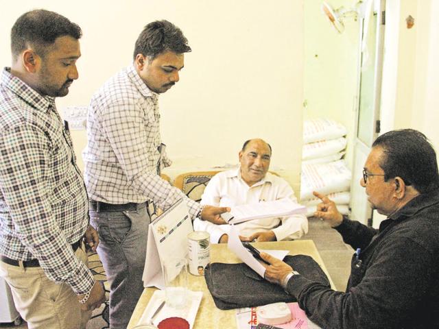 Among those challans included two manufacturers in the focal point area of the city and seven shopkeepers in Sarhandi Bazaar, Dhak Bazaar and Leela Bhawan Market. (HT Photo) Among those challans included two manufacturers in the focal point area of the city and seven shopkeepers in Sarhandi Bazaar, Dhak Bazaar and Leela Bhawan Market. (HT Photo)