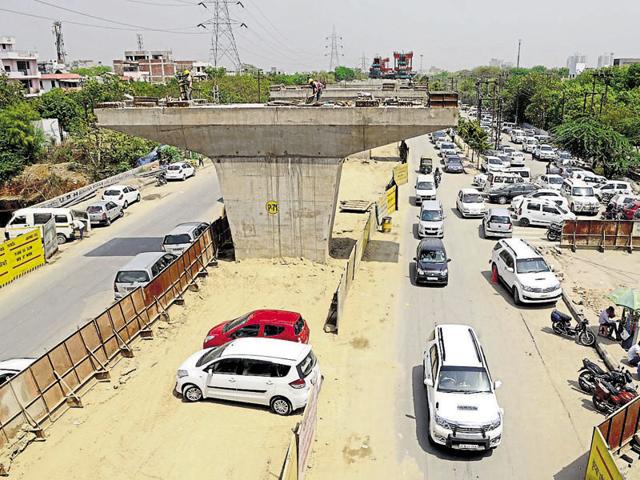 Work on the elevated road project was started on October 14, 2014. The project is scheduled to be completed by October 2017. (Burhaan Kinu/HT Photo) Work on the elevated road project was started on October 14, 2014. The project is scheduled to be completed by October 2017. (Burhaan Kinu/HT Photo)