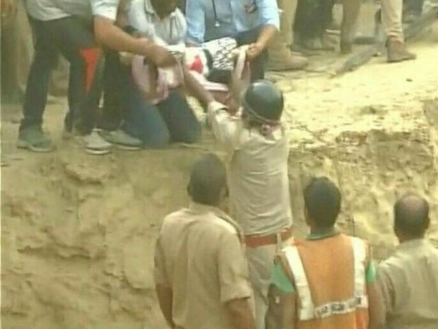 A toddler fell into a borewell in Uttar Pradesh’s Kanpur district on Sunday. (HT Photo) A toddler fell into a borewell in Uttar Pradesh’s Kanpur district on Sunday. (HT Photo)