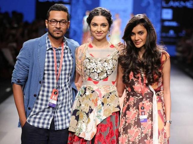 Bollywood producer Divya Khosla Kumar walked for Priyangsu Maji, Sweta Tantia’s garo at LFW. (Twitter) 