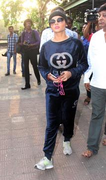 Rakhi Sawant at funeral of Balika Vadhu actor Pratyusha Banerjee, who allegedly committed suicide on April 1. (Pramod Thakur/HT)