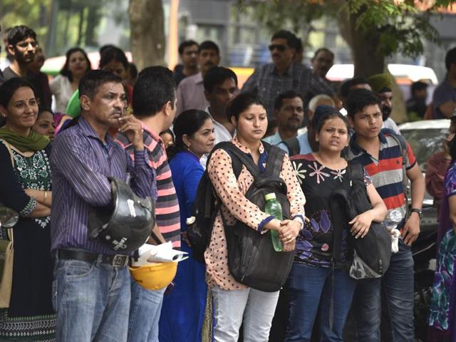Parents wait outside the examination centre for JEE (Mains) in New Delhi on Sunday. (Vipin Kumar / Hindustan Times)