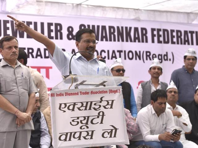 Delhi CM Arvind Kejriwal addresses a gathering of jewellers demanding roll-back of the budgetary proposal of excise duty on non-silver jewellery. (Sushil Kumar/HT Photo) Delhi CM Arvind Kejriwal addresses a gathering of jewellers demanding roll-back of the budgetary proposal of excise duty on non-silver jewellery. (Sushil Kumar/HT Photo)
