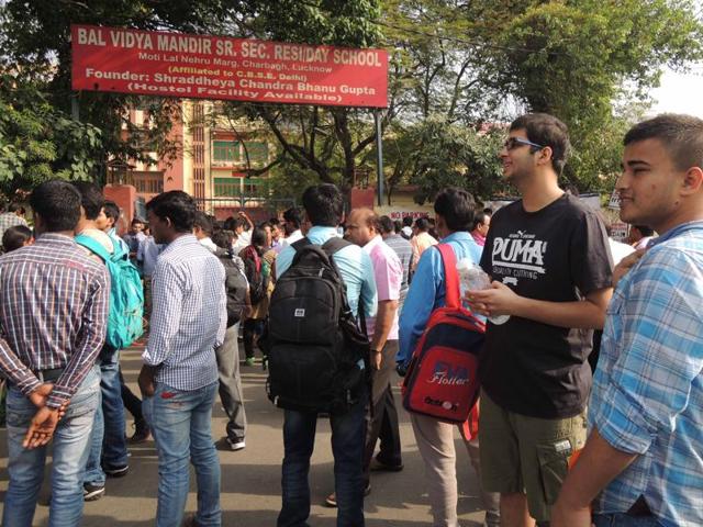 Students waiting to take JEE (Mains) exam in Lucknow on Sunday. (Deepak Gupta/ Hindustan Times)