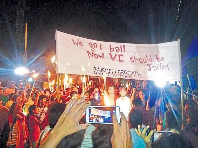 Students with banner call for Hyderabad University vice-chancellor Appa Rao’s arrest. (HT File Photo) Students with banner call for Hyderabad University vice-chancellor Appa Rao’s arrest. (HT File Photo)