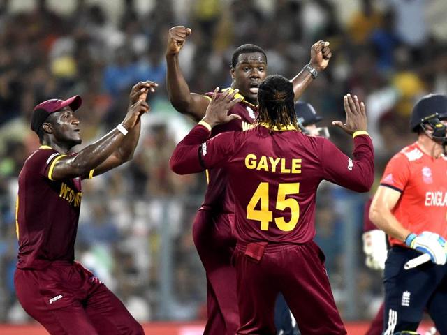 Carlos Brathwaite being congratulated by team mates and captain Darren Sammy after dismissal by England Jos Buttler. (Ajay Aggarwal/HT Photo) 