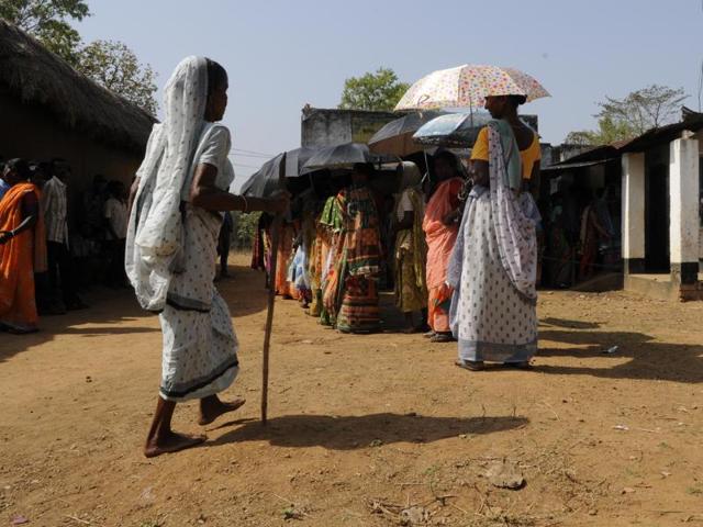 Voters queue up at a school in Belpahari, West Midnapore, during the first phase of W?Bengal elections. (Samir Jana/ HT photo) Voters queue up at a school in Belpahari, West Midnapore, during the first phase of W?Bengal elections. (Samir Jana/ HT photo)