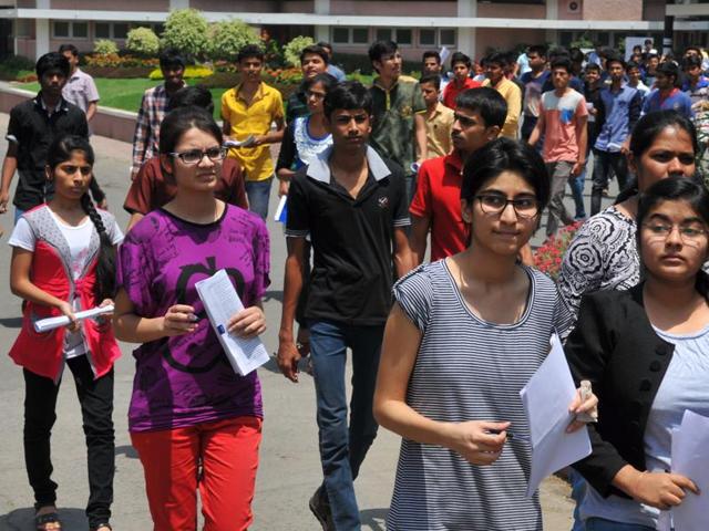 Students coming out of exam centres after appearing in the JEE Mains exam in Indore on Sunday. (Mourya/ Hindustan Times) Students coming out of exam centres after appearing in the JEE Mains exam in Indore on Sunday. (Mourya/ Hindustan Times)
