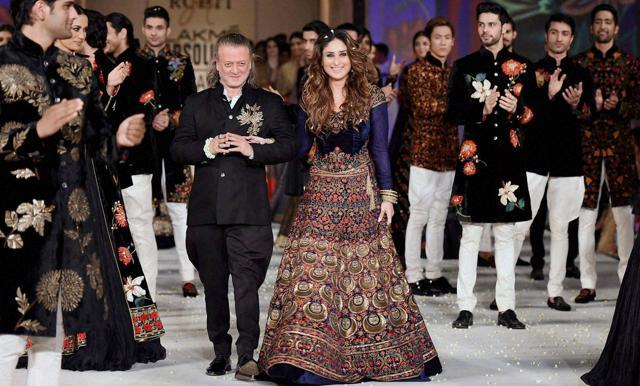 Bollywood actress Kareena Kapoor Khan walks the ramp in designer Rohit Bal’s creation during the Lakme Fashion Week Grand Finale in Mumbai on Sunday. (PTI) Bollywood actress Kareena Kapoor Khan walks the ramp in designer Rohit Bal’s creation during the Lakme Fashion Week Grand Finale in Mumbai on Sunday. (PTI)