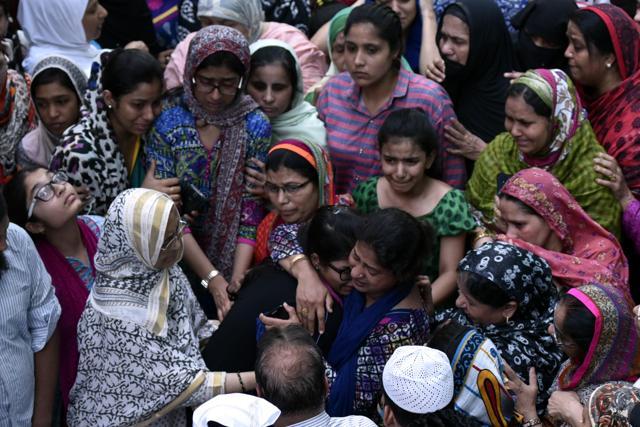 Family members mourn Tanzil’s murder at his residence in Delhi. (Arun Sharma/HT Photo) Family members mourn Tanzil’s murder at his residence in Delhi. (Arun Sharma/HT Photo)